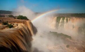 Vazão das Cataratas não tem ligação com as enchentes no RS