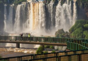 Parque Nacional do Iguaçu recebeu mais de 118 mil visitantes em junho de 2024.